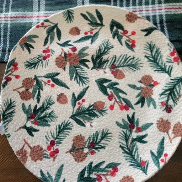 St. Nicholas Holiday Placemats with Pine and Berry Design Set Of 5 - Picture 1 of 8